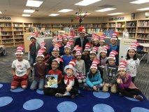 Councilmember Kuo reads to Stone Creek